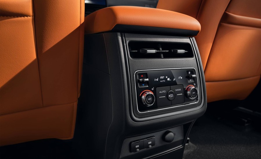 Комфорт и функционал — и для заднего ряда